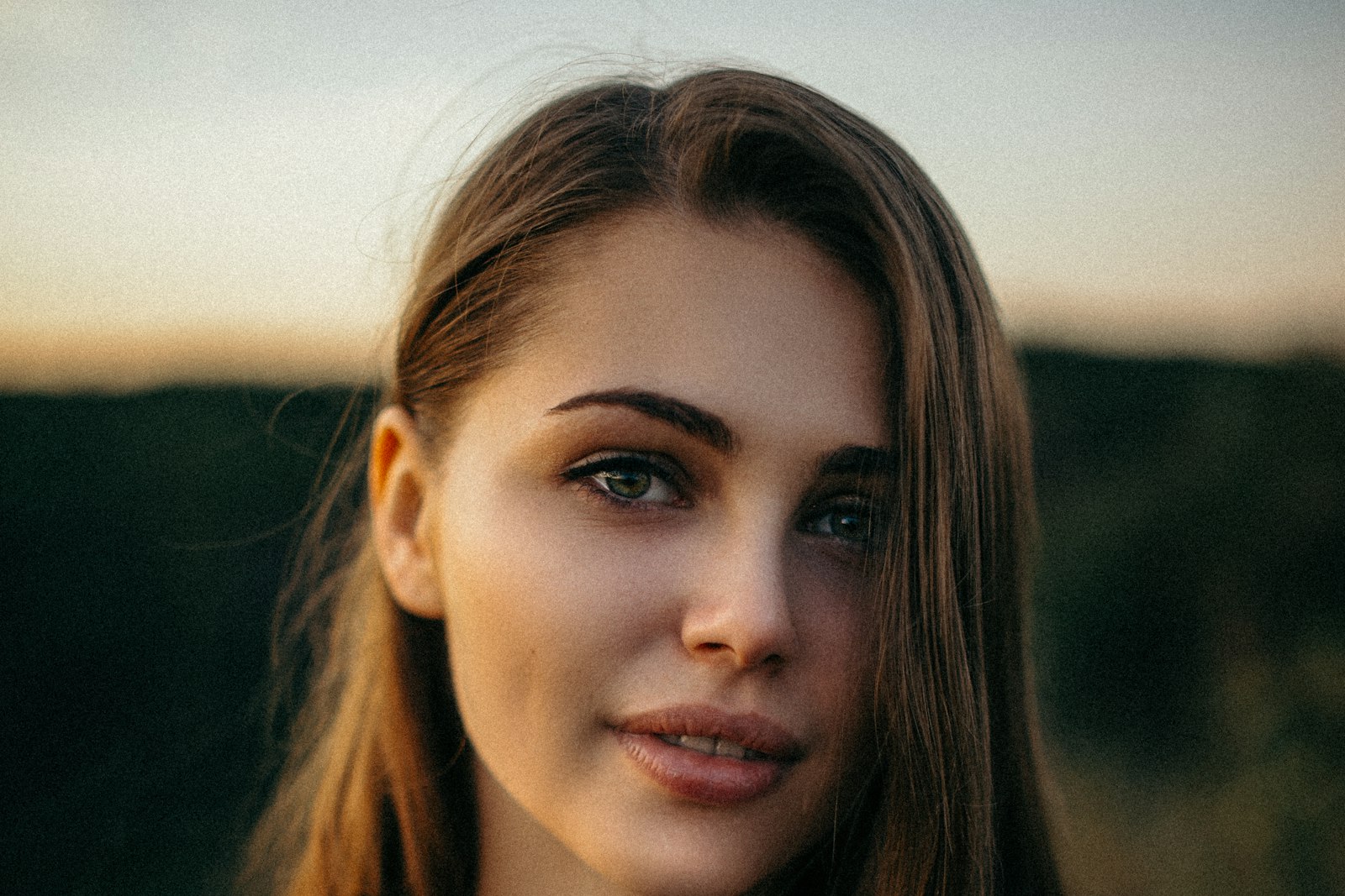 Porträt einer Frau mit langen Haaren