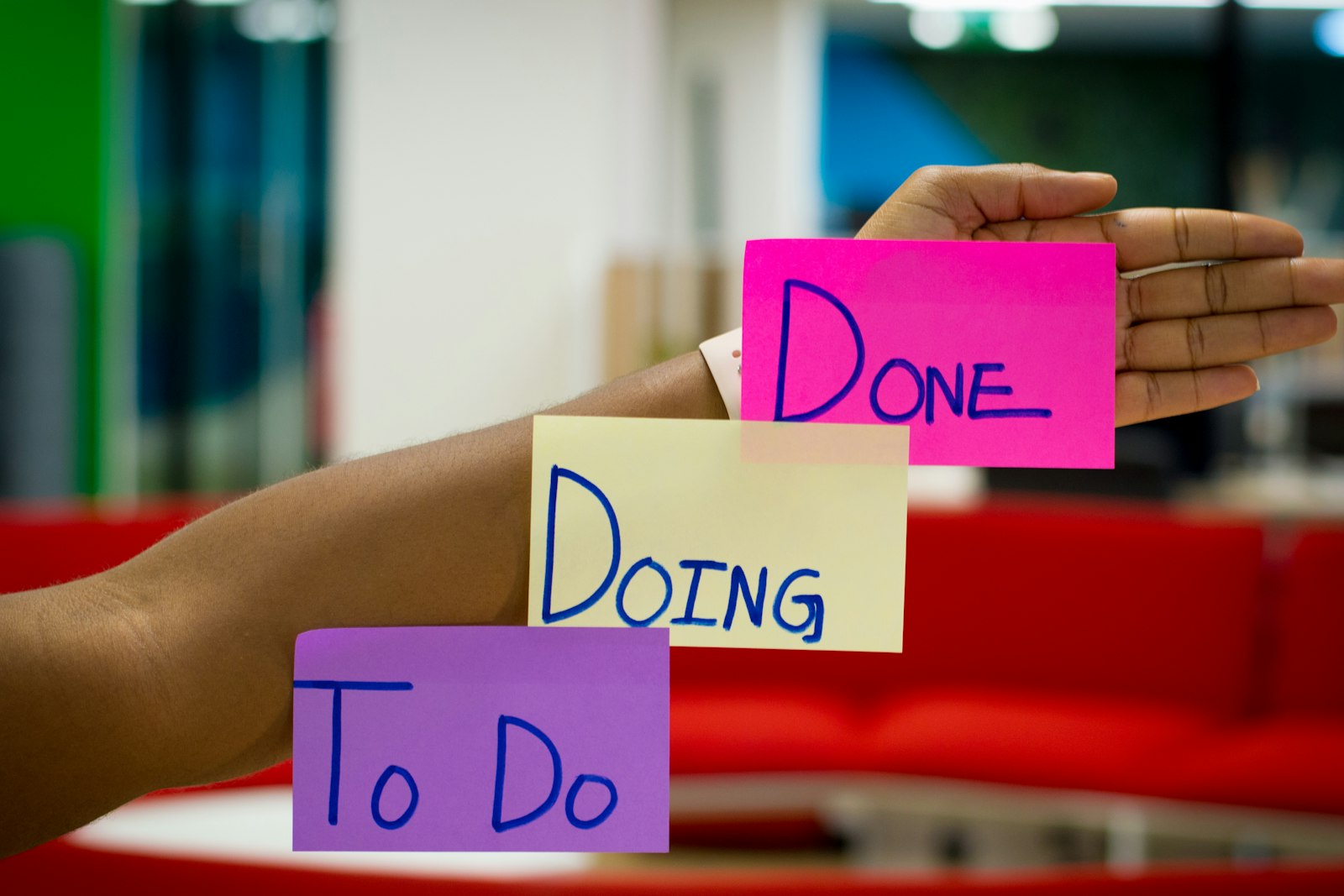 Haftnotizen mit To do, Doing und Done